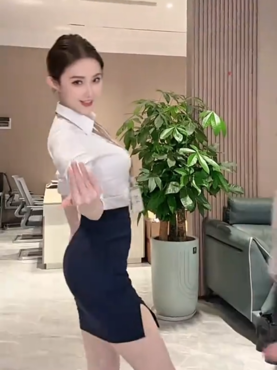 @Sally 雪莉 大笑笑