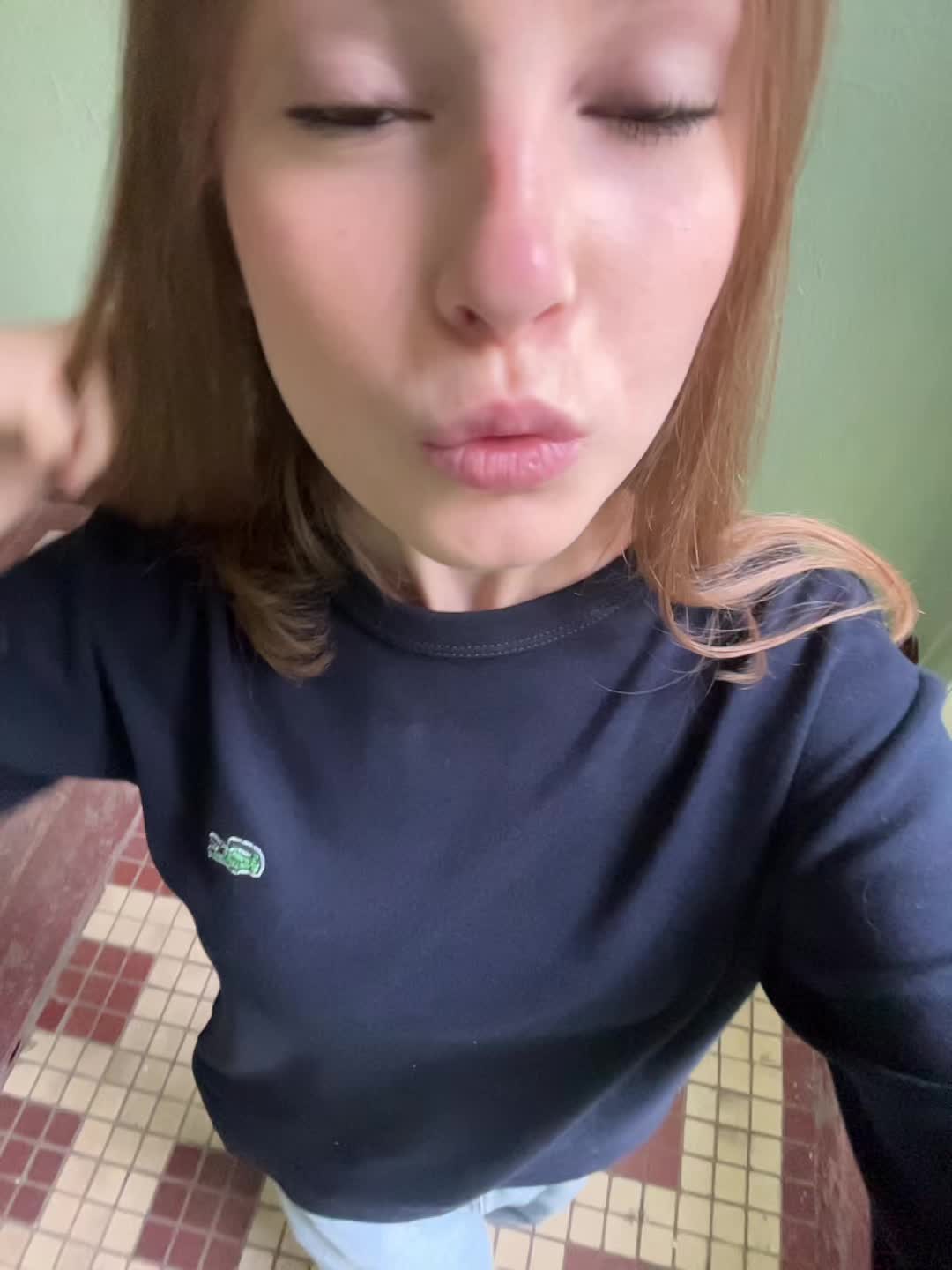 @🫦