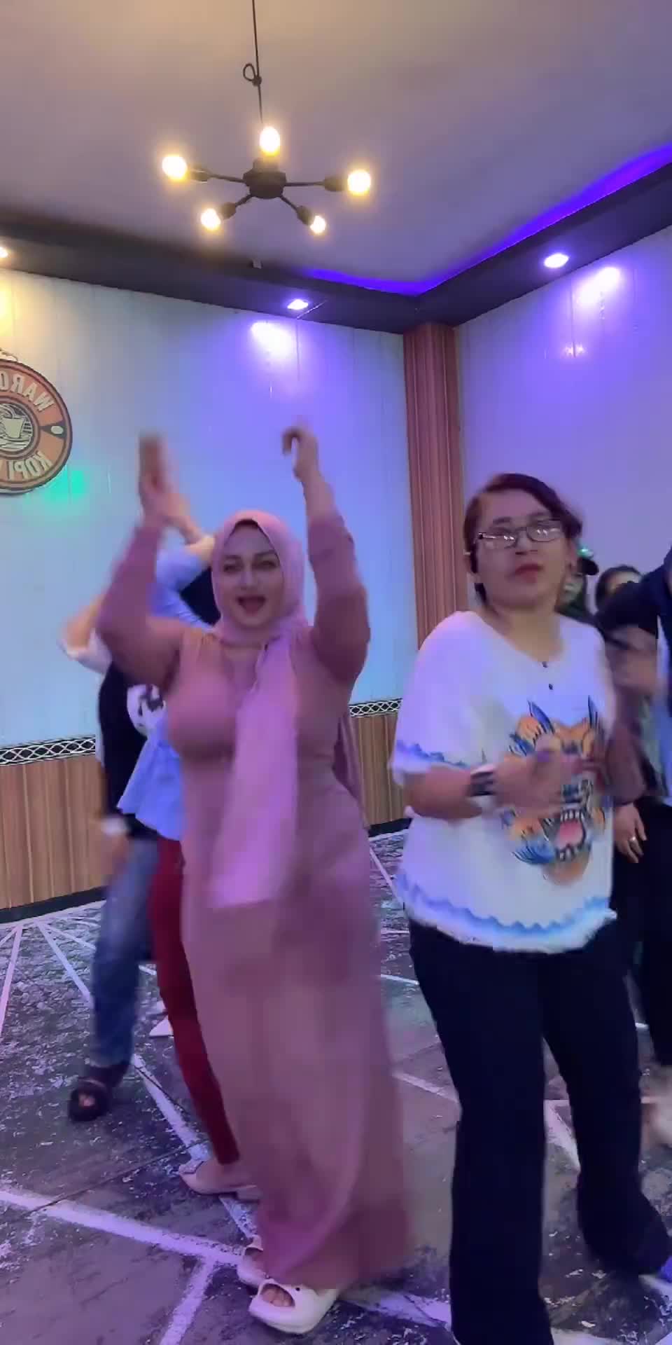 @momihzahwavarel