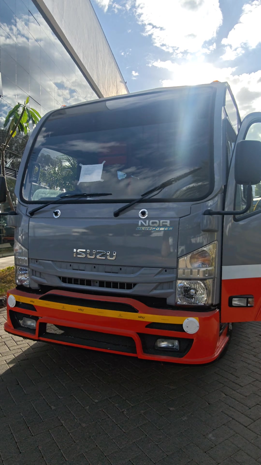 @Stella wa Isuzu