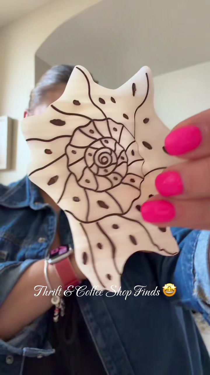@camarmstrong__
