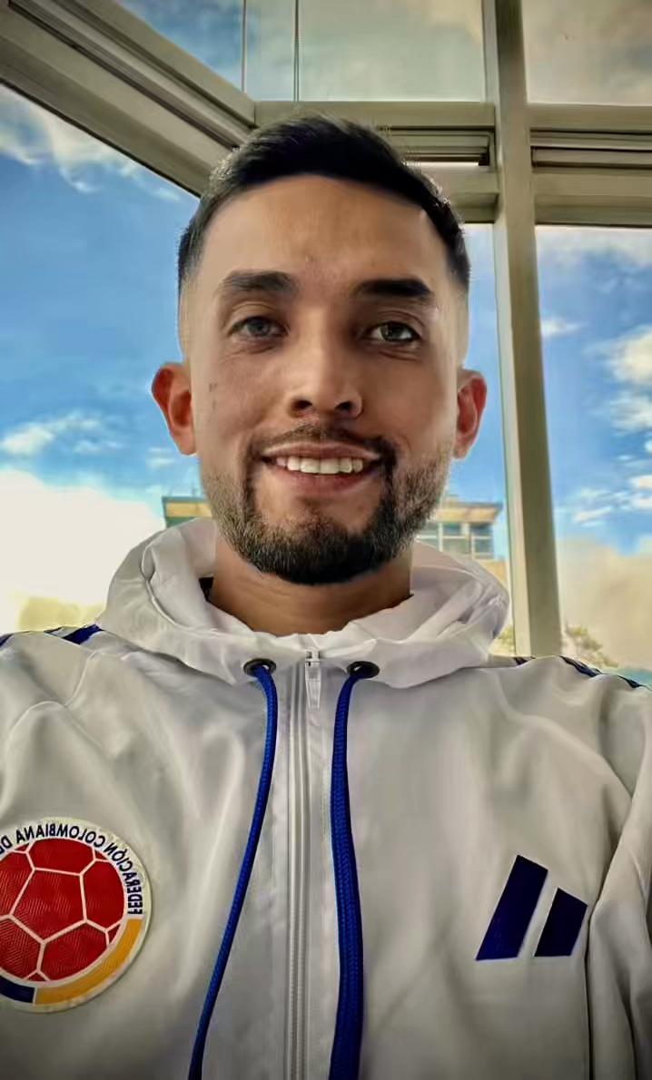 @DANI MOST | ARTISTA🇨🇴