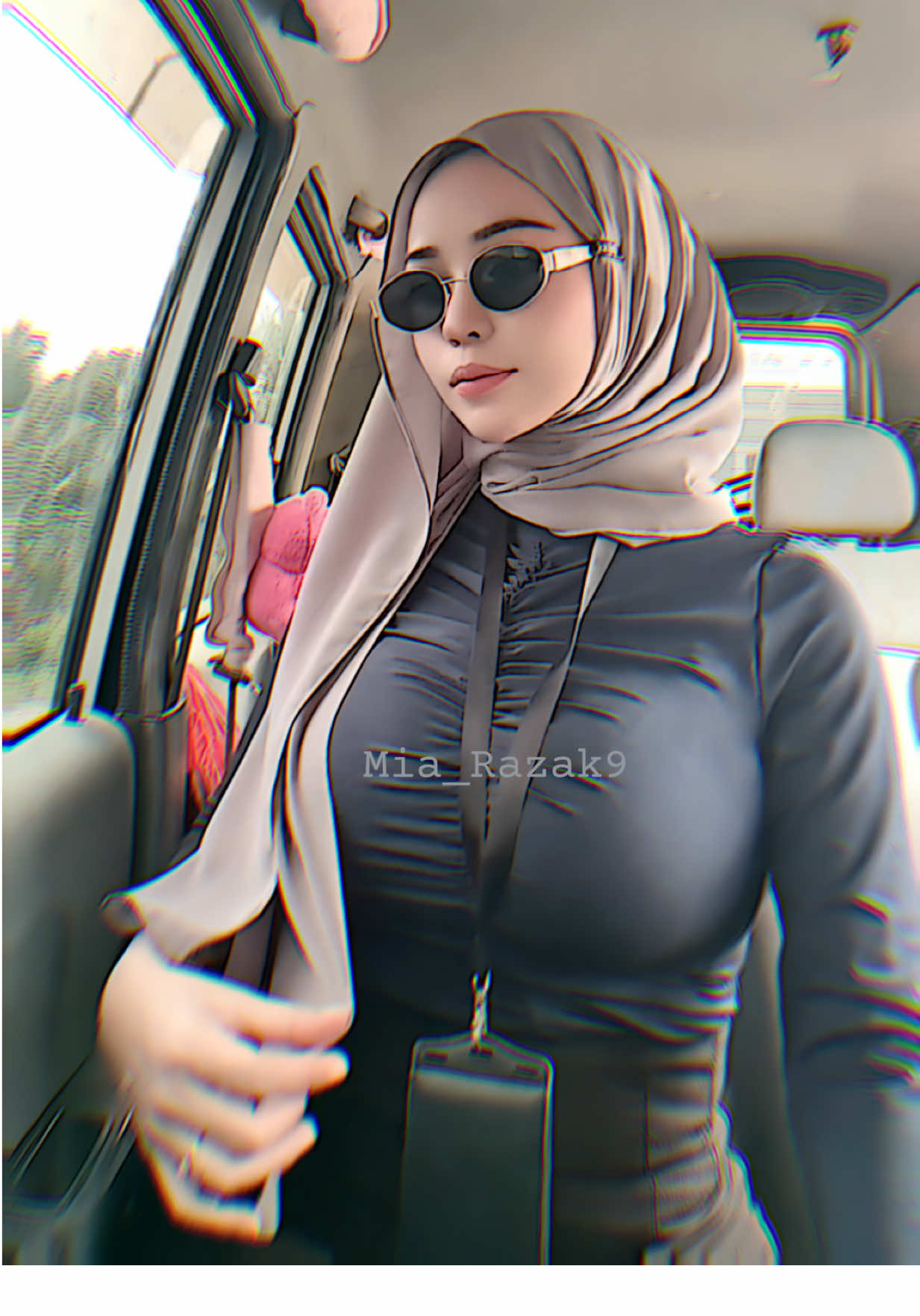 @Mia_Razak9