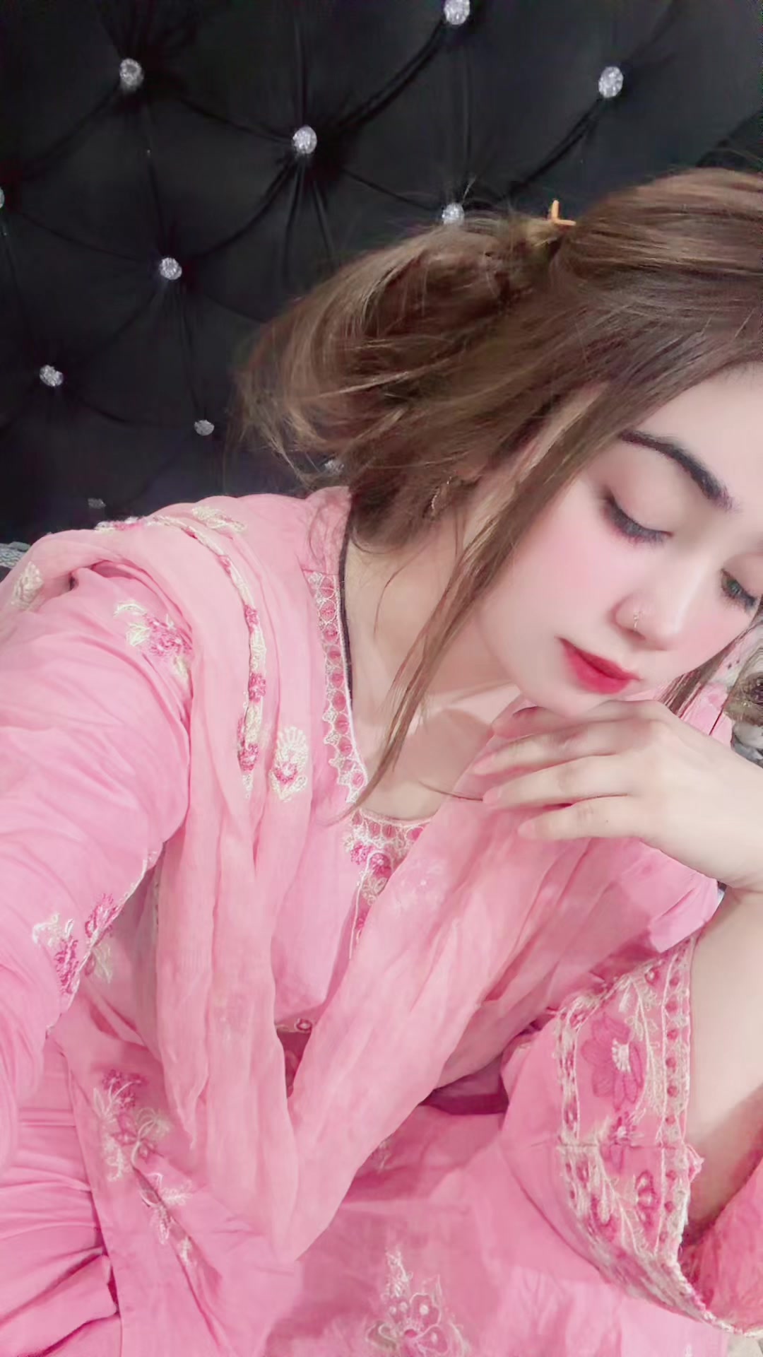 @Lovely Khan 🥀