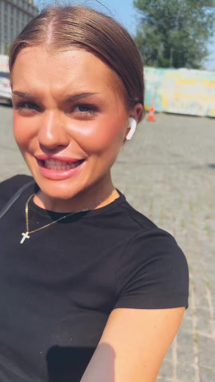 @Yuliia Hodunko