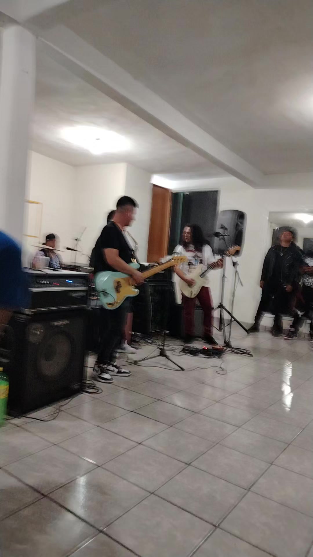 @Brebaje Extraño