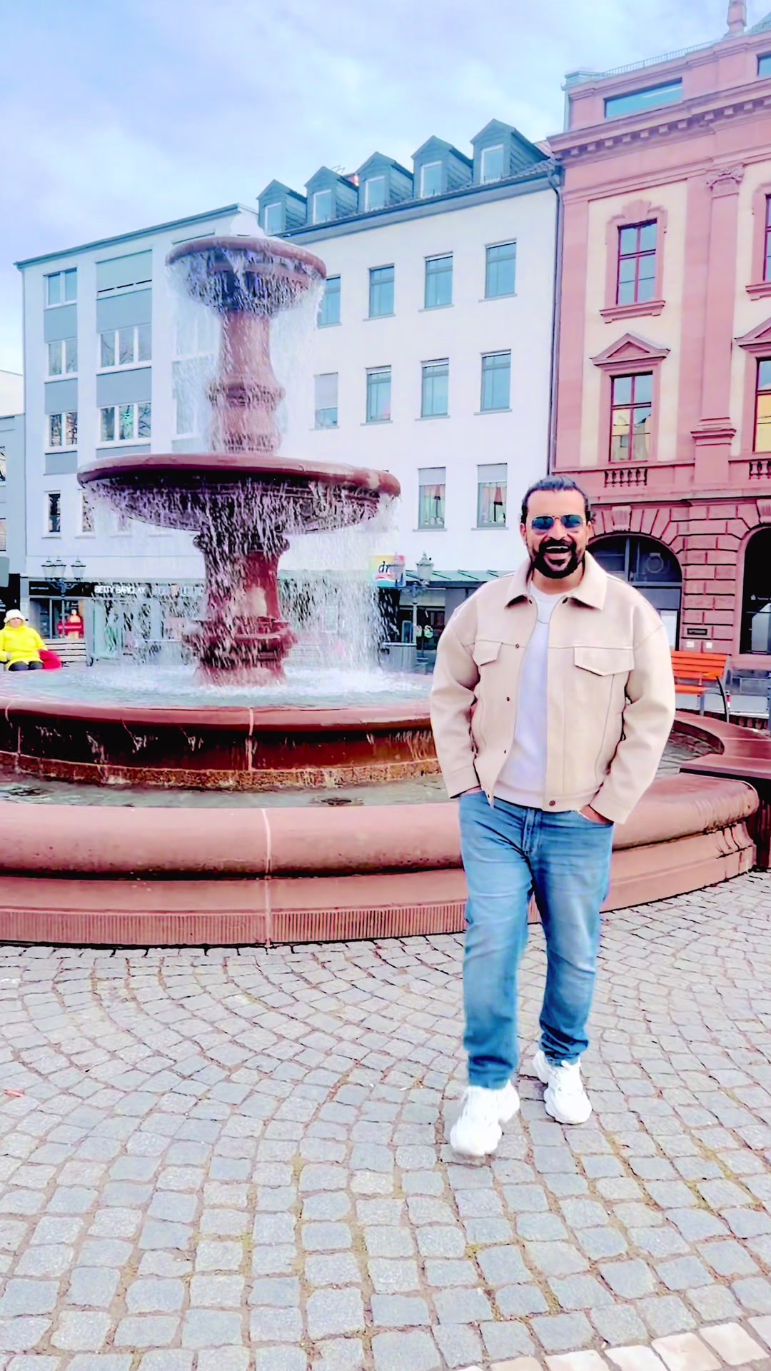 @MR.BERLIN🇩🇪🎭