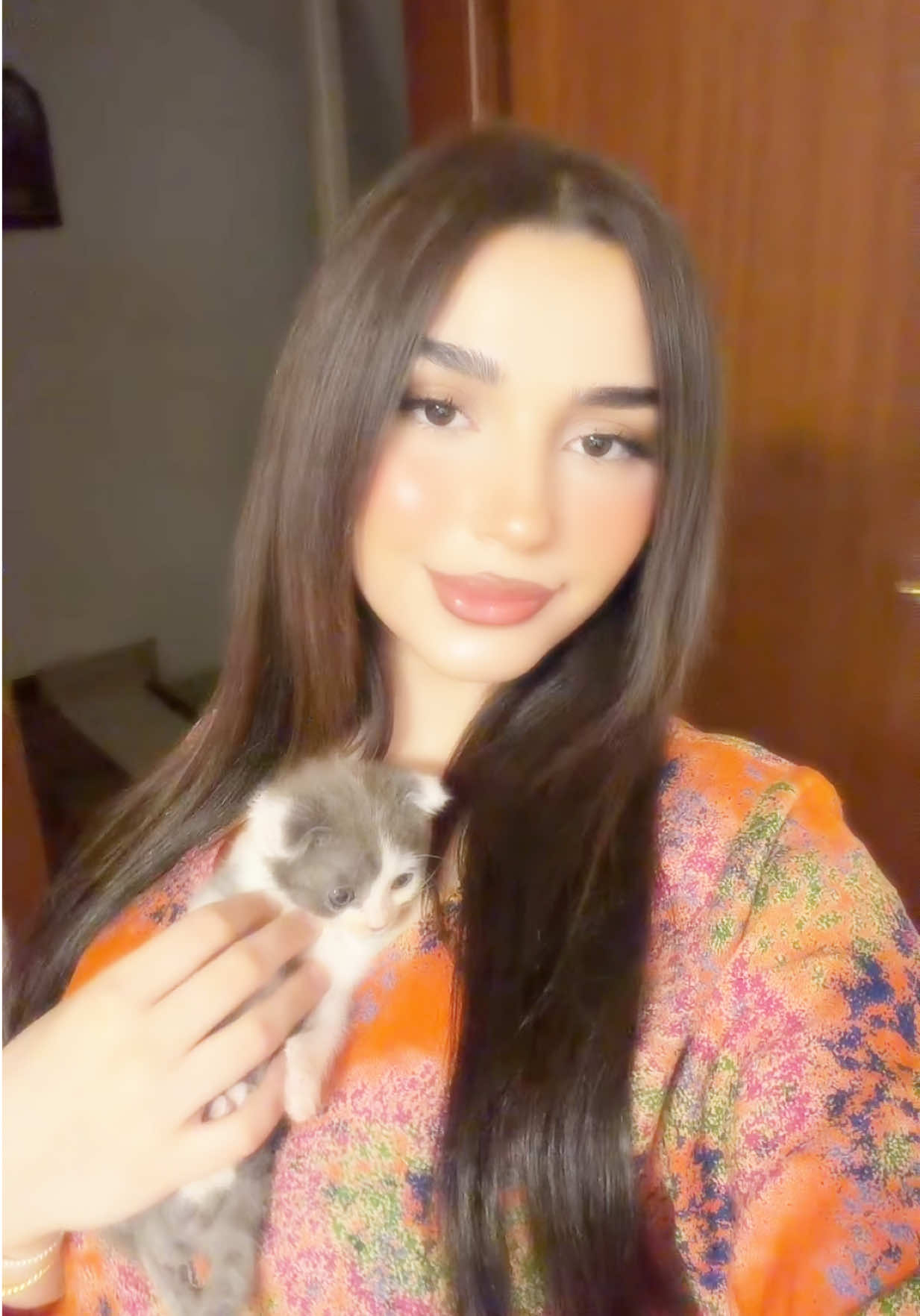 @𝒱