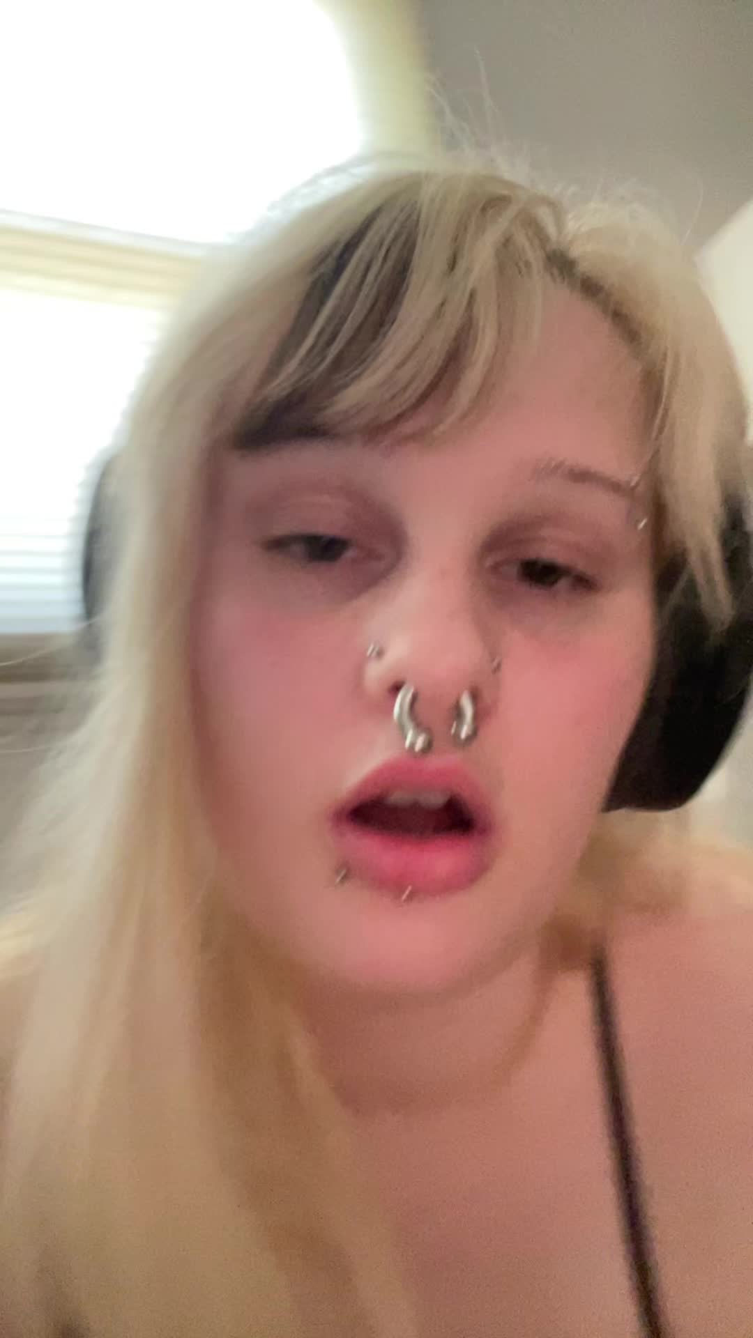 @(stella) not underboob