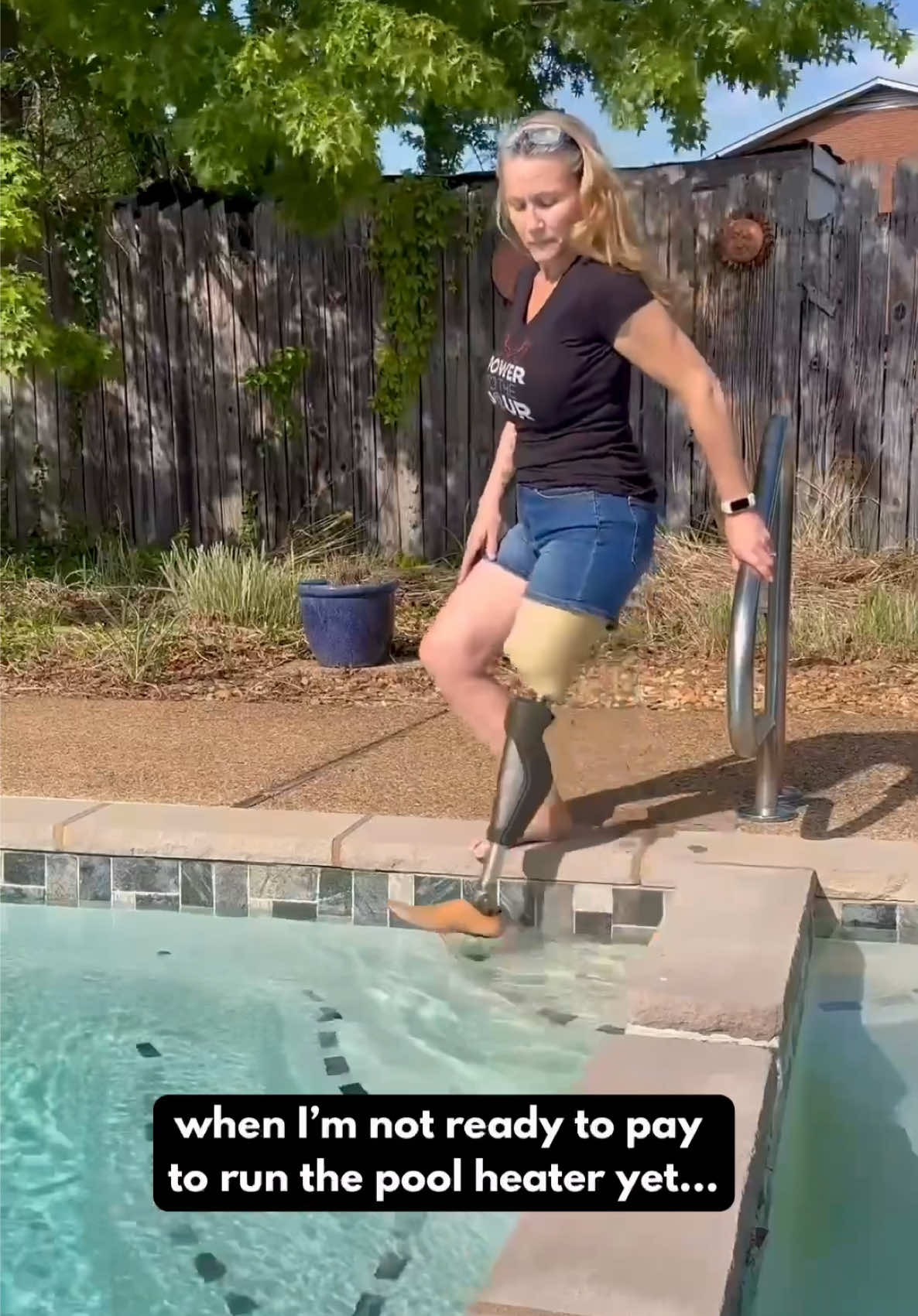 @pawsandamptics