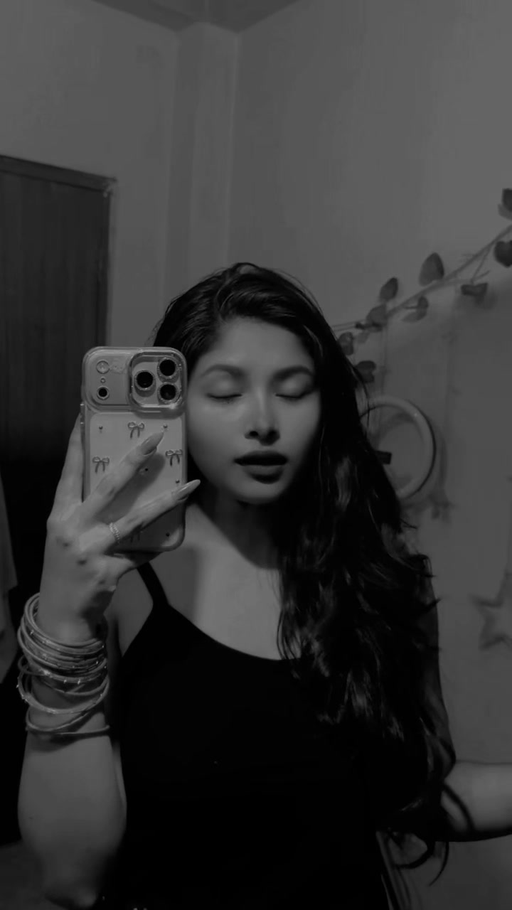 @Khushi🖤