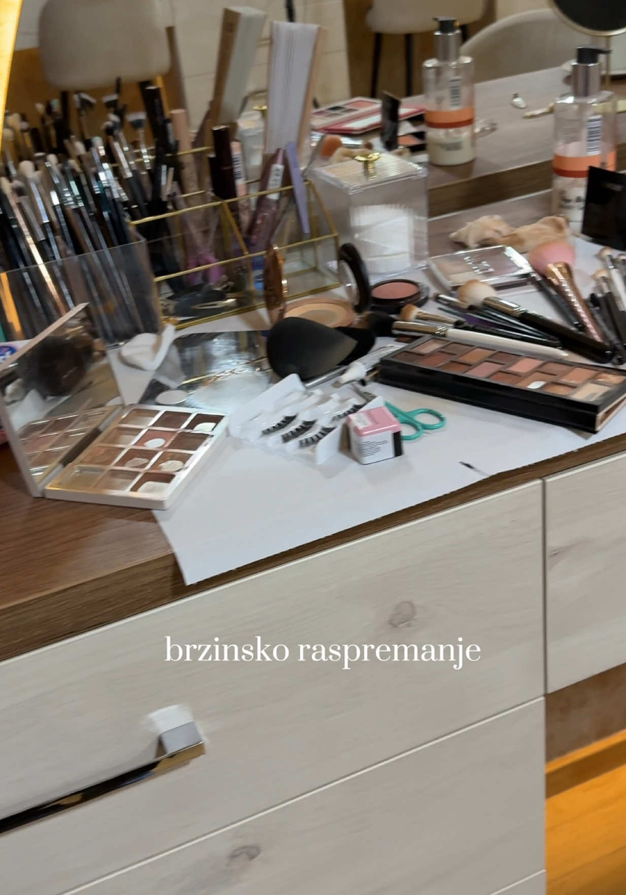 @Una | Makeup artist