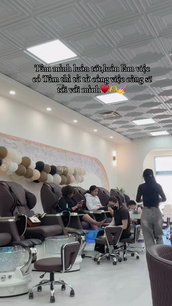 @KimmieNails🇻🇳&hearts;️🇨🇦Tấu H&agrave;i😜