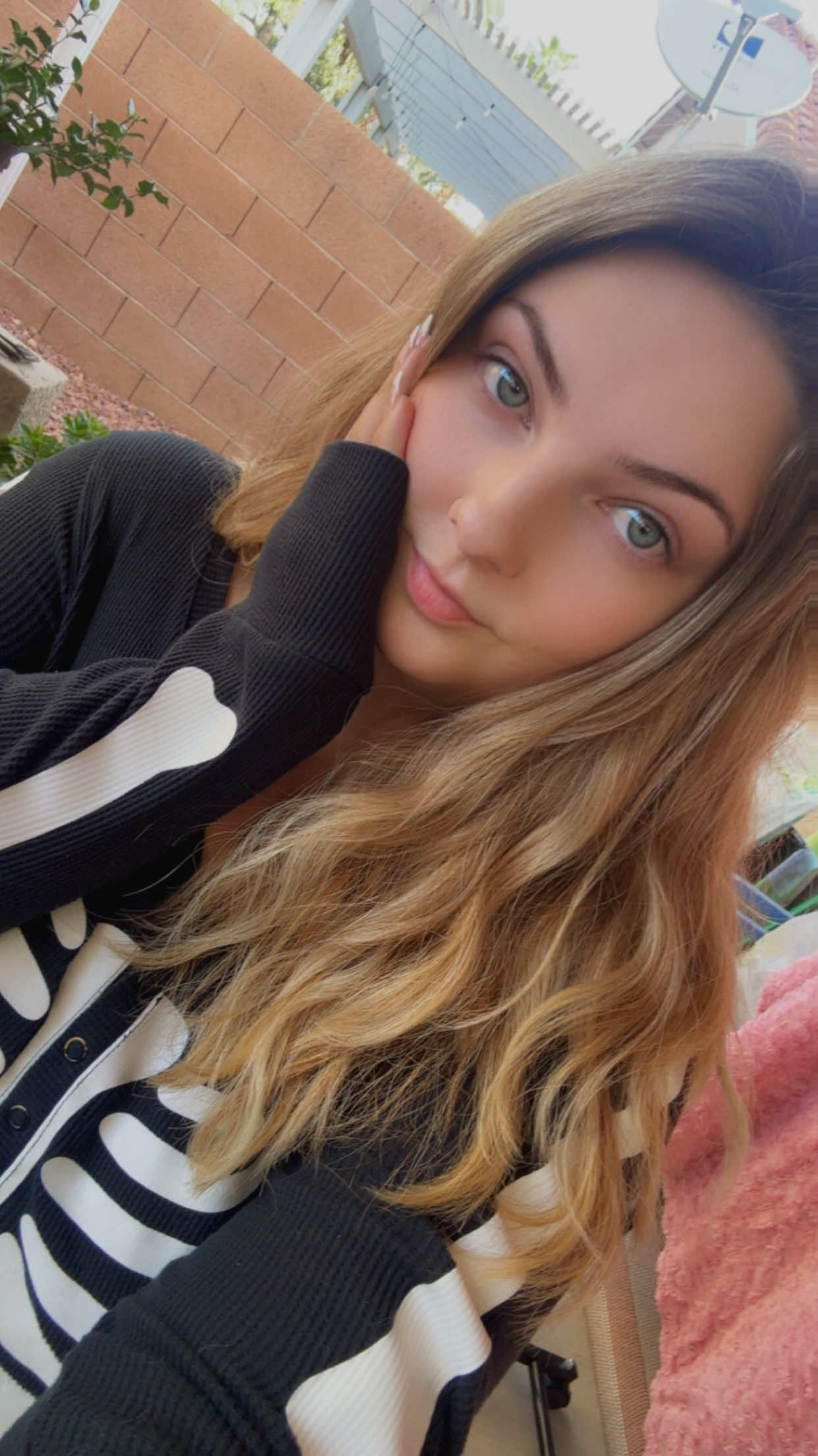 @CourtneyC23_
