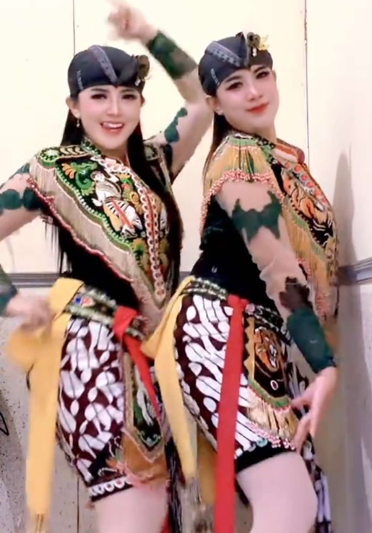 @Aya Chikamatzhu