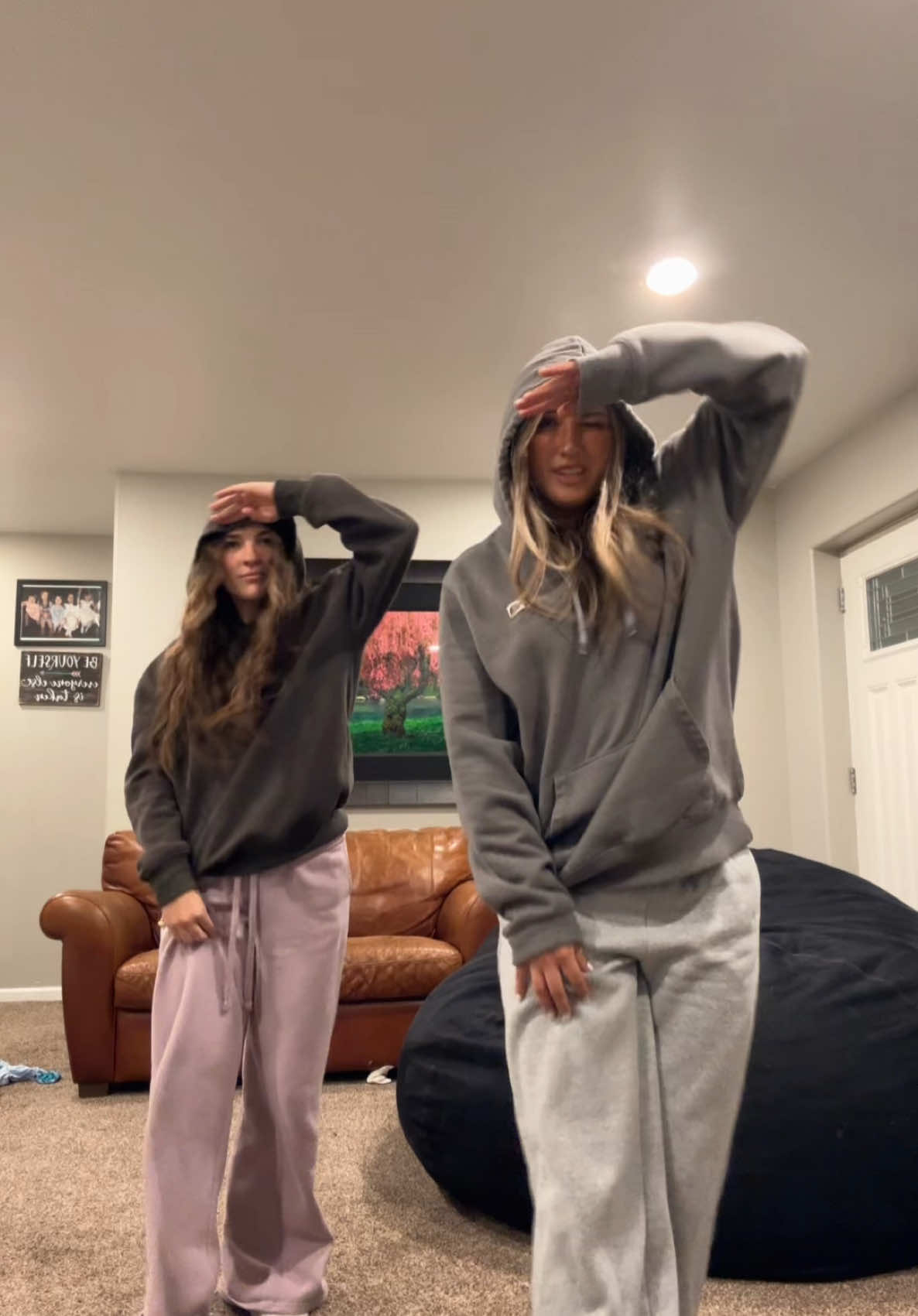 @Ava