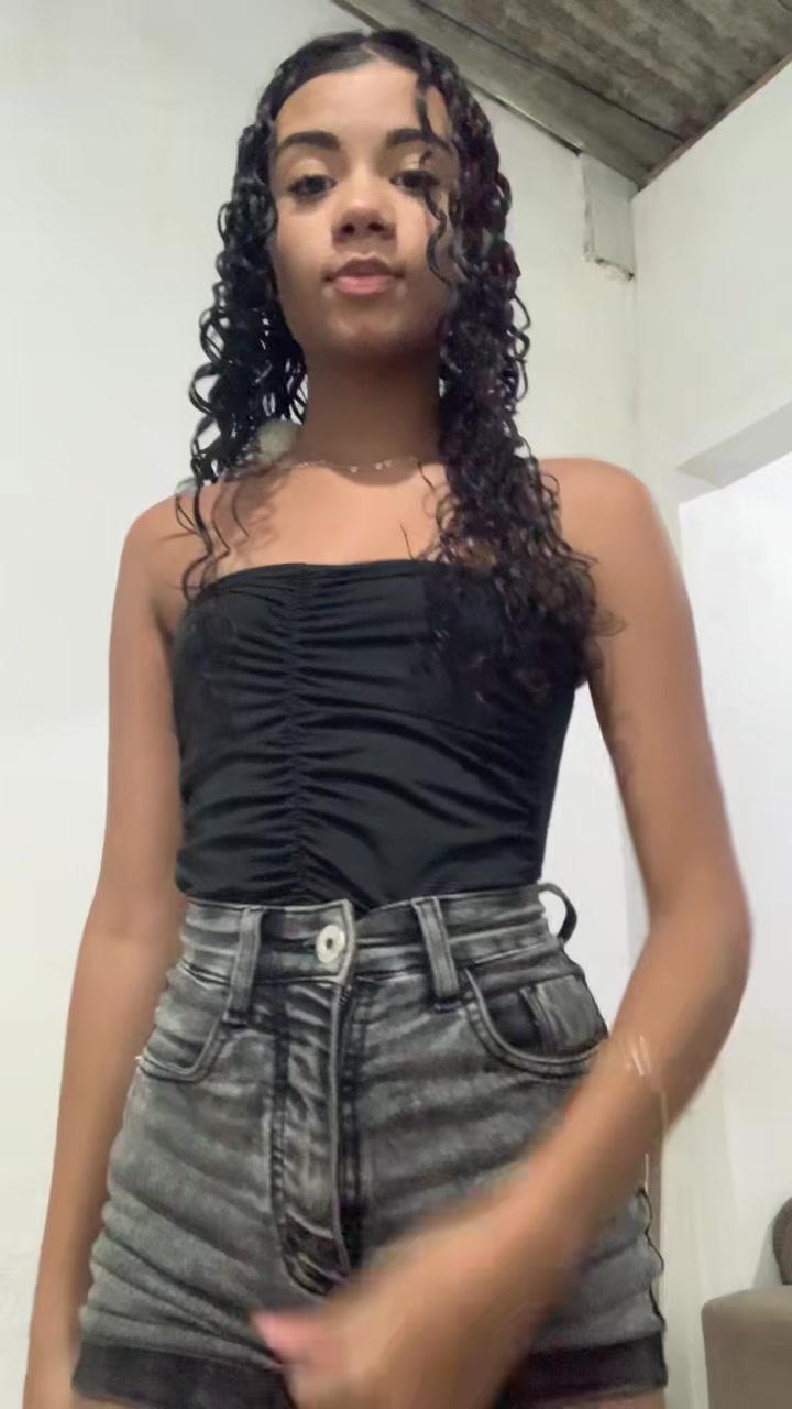 @vanessa_.larii