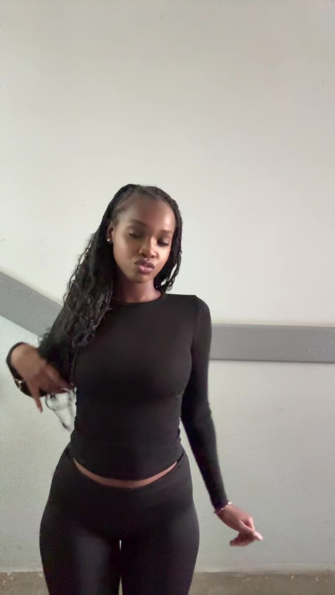 @Divine_.zou