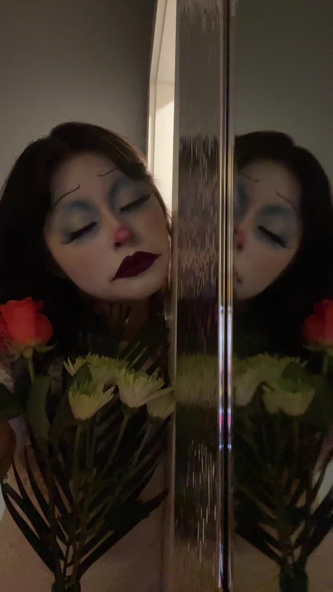 @less𖦹