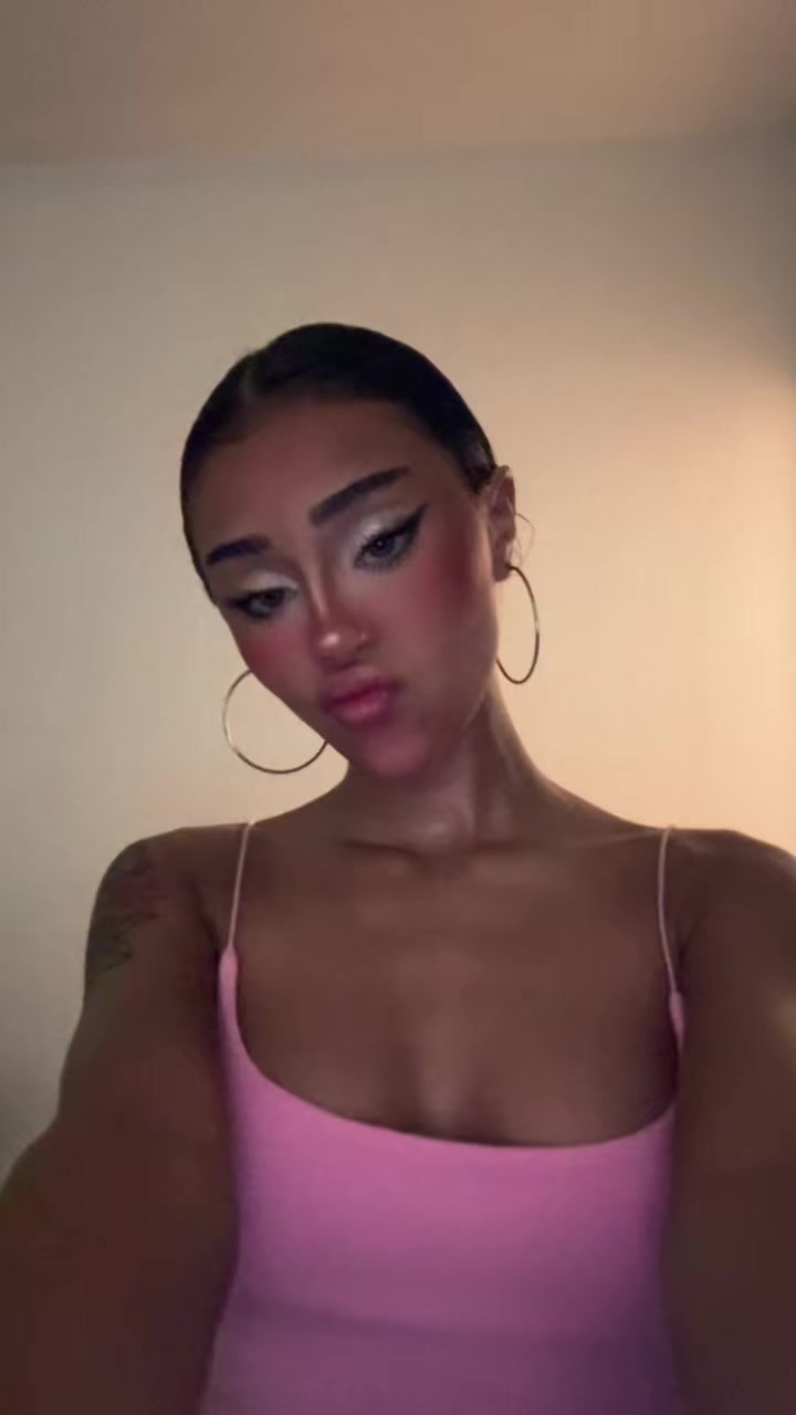 @hellenaslh