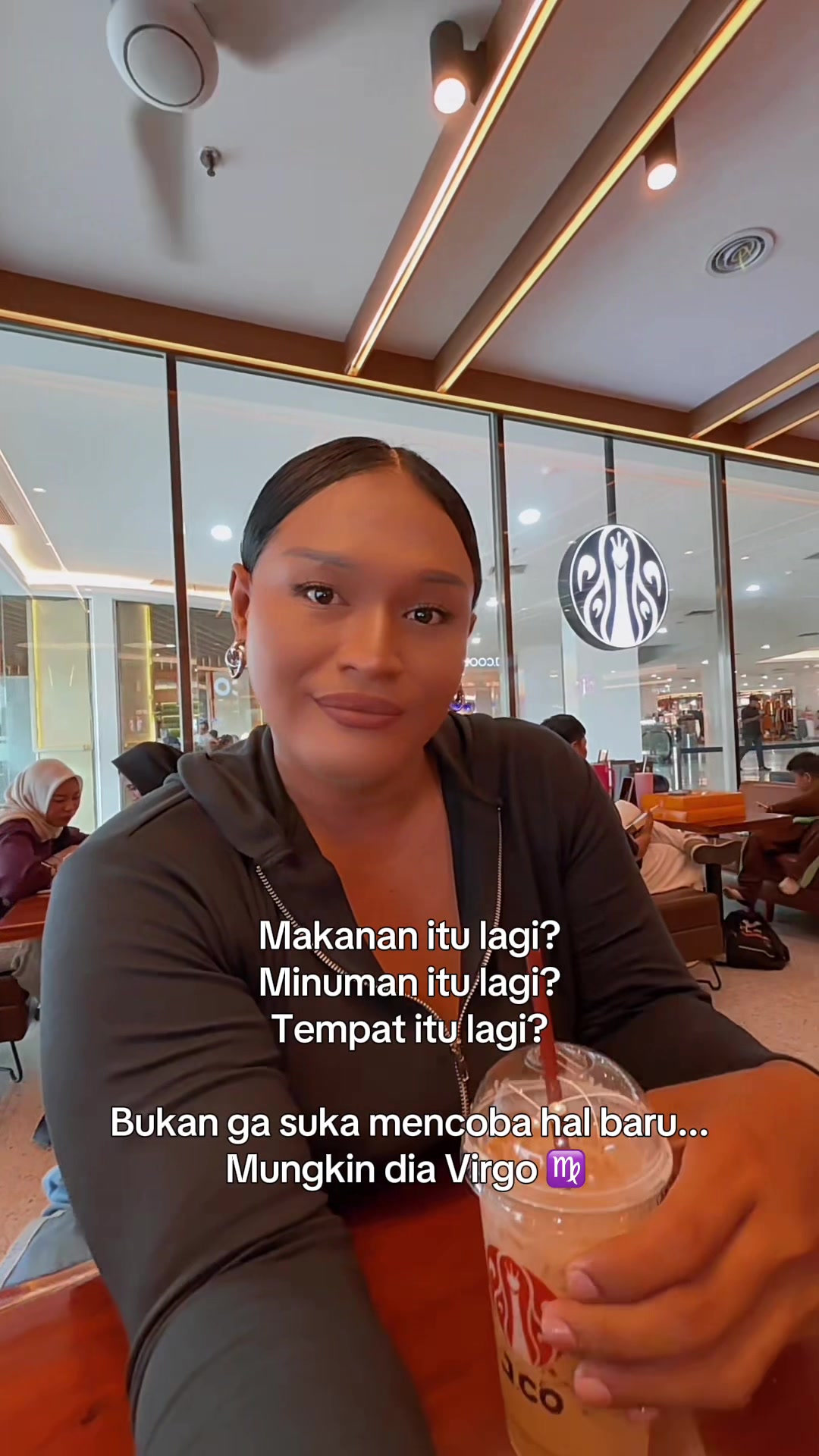 @juliahanan