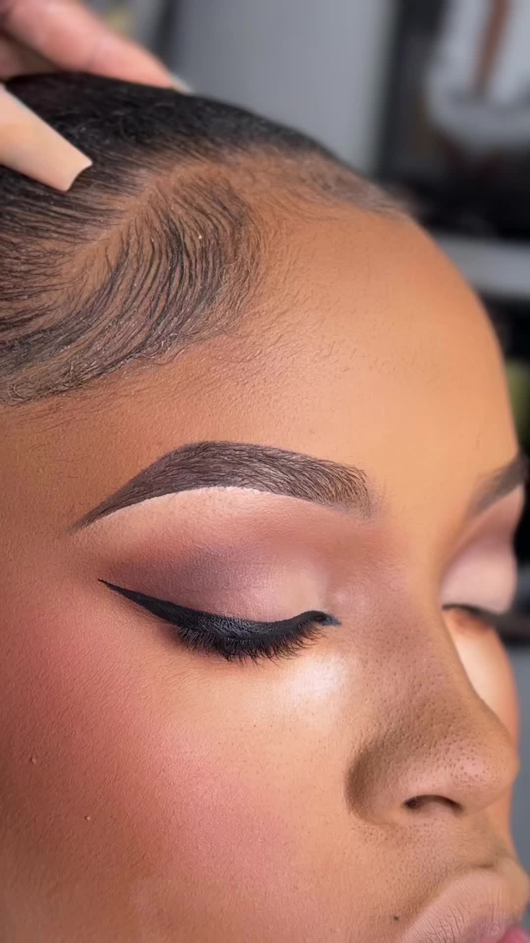 @Makeupbymomo_mua