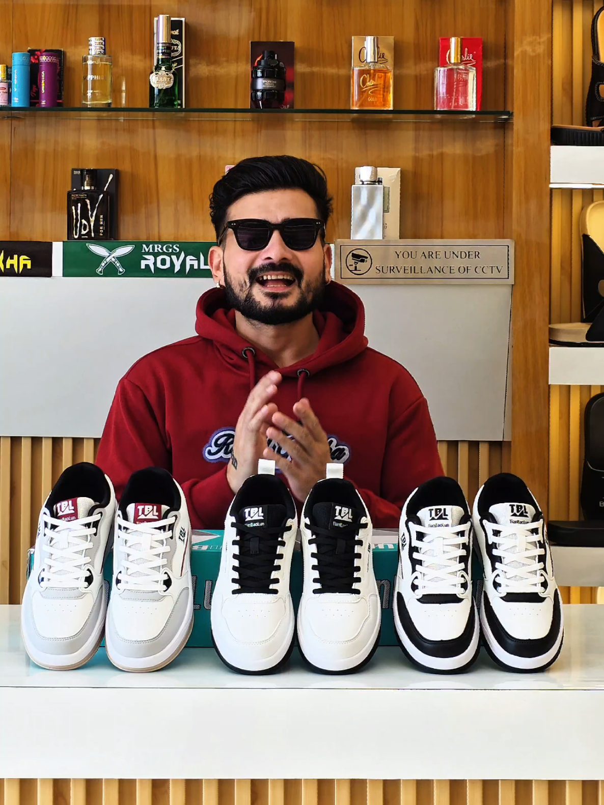 @पछ्याण wears