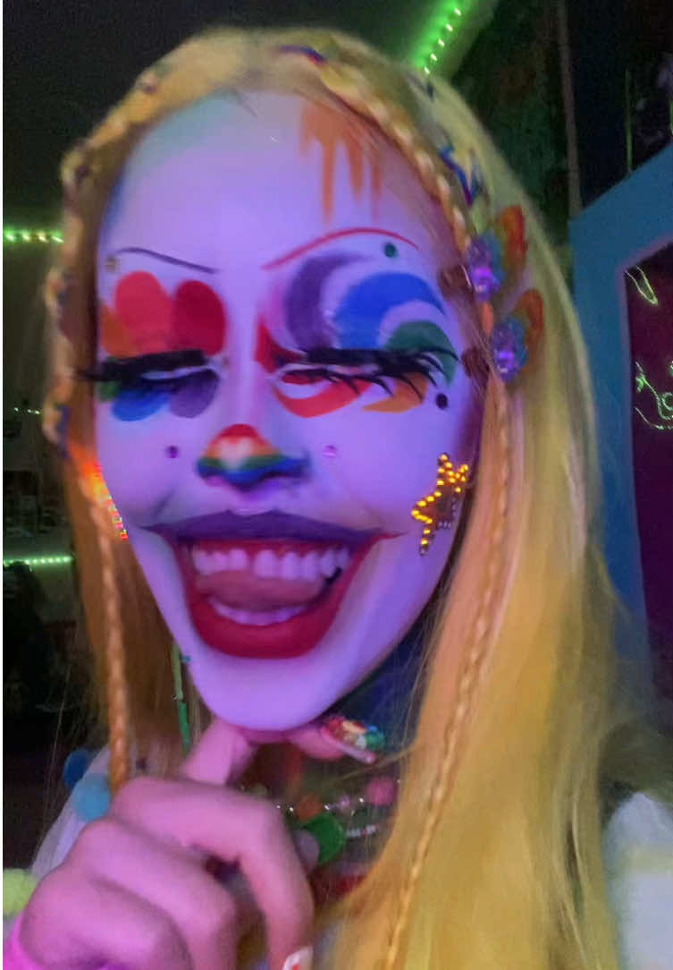 @✰Ditzy The Clown✰