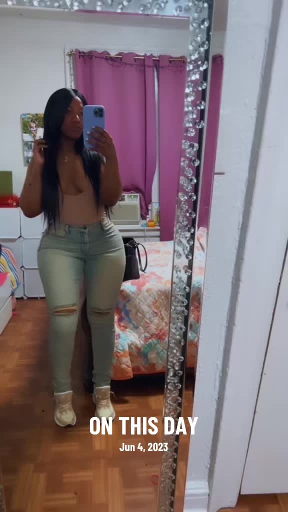 @Clara ᥫ᭡.