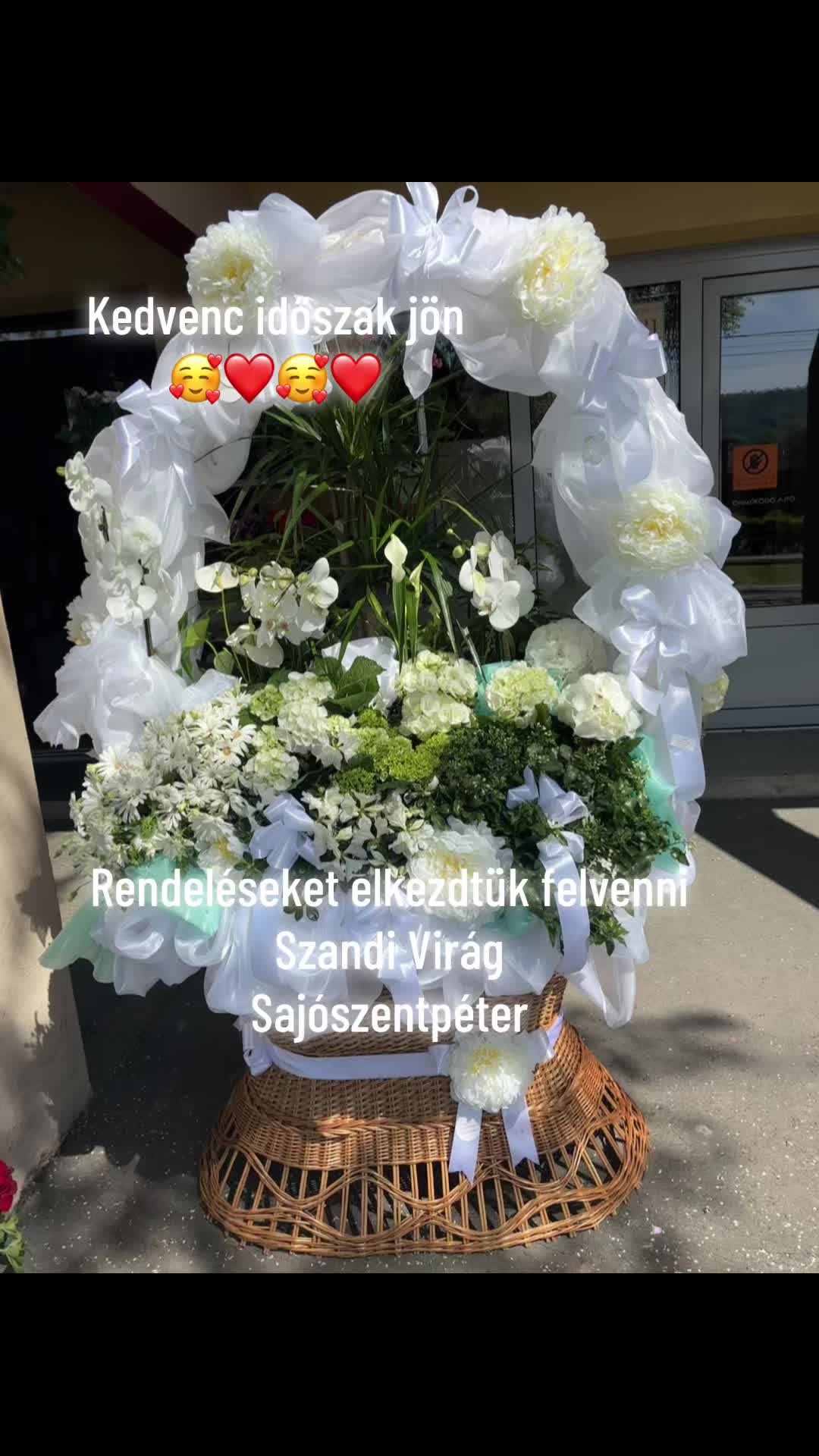 @SzandiVir&aacute;g