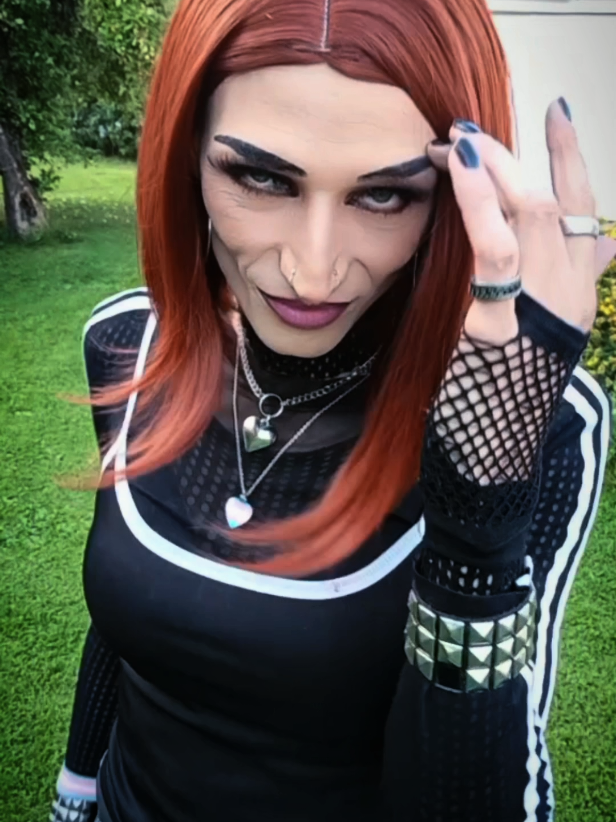 @Lina_crosses