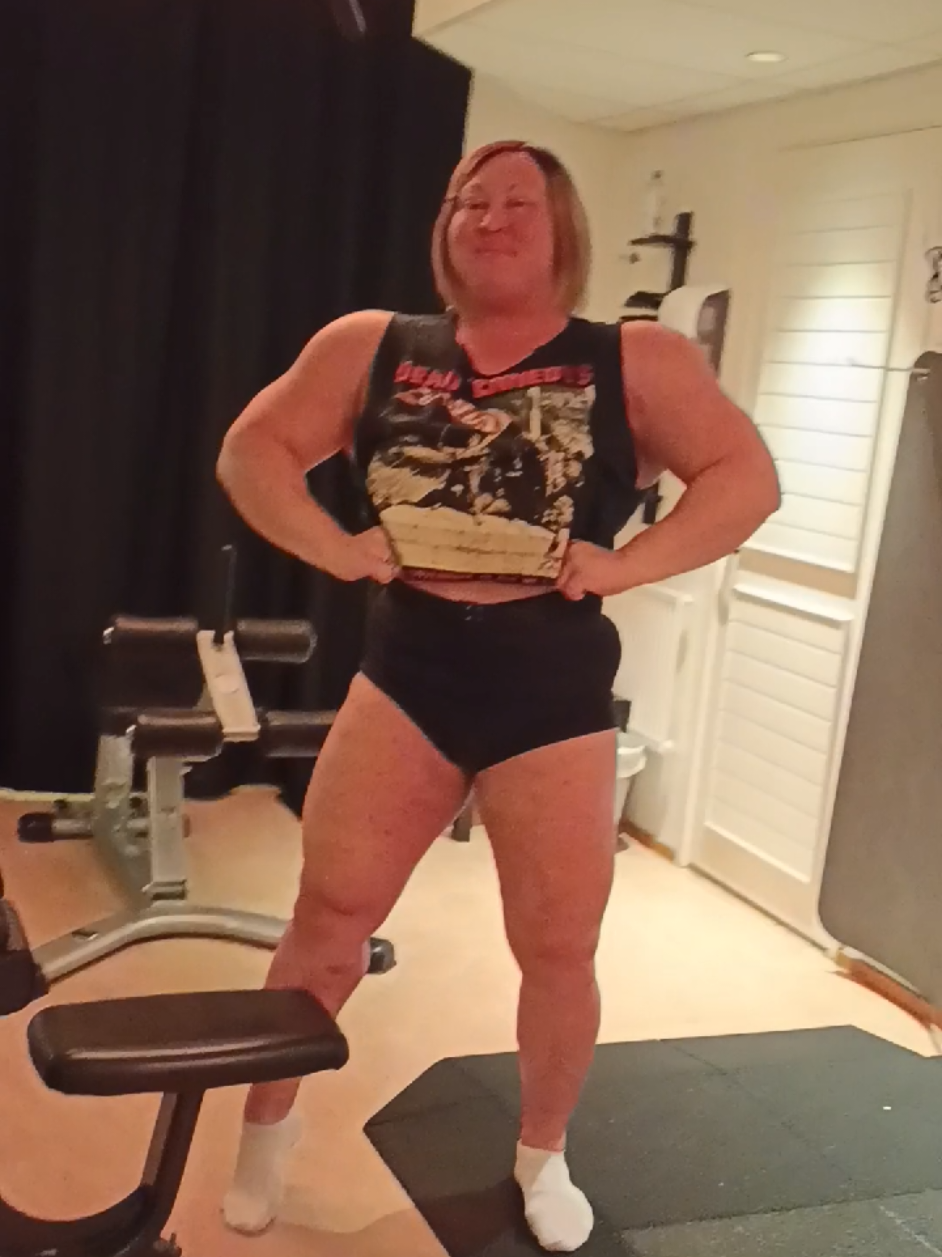 @Anna K Powerlifter