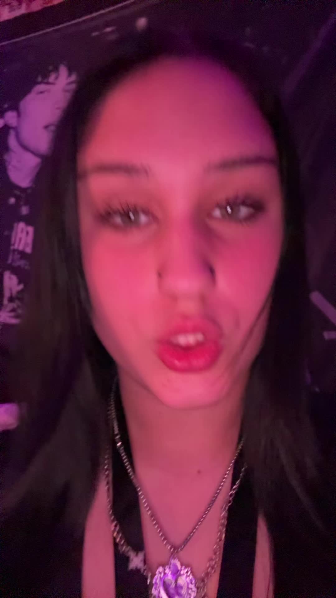 @𝔠𝔥𝔞𝔯𝔩𝔢𝔶