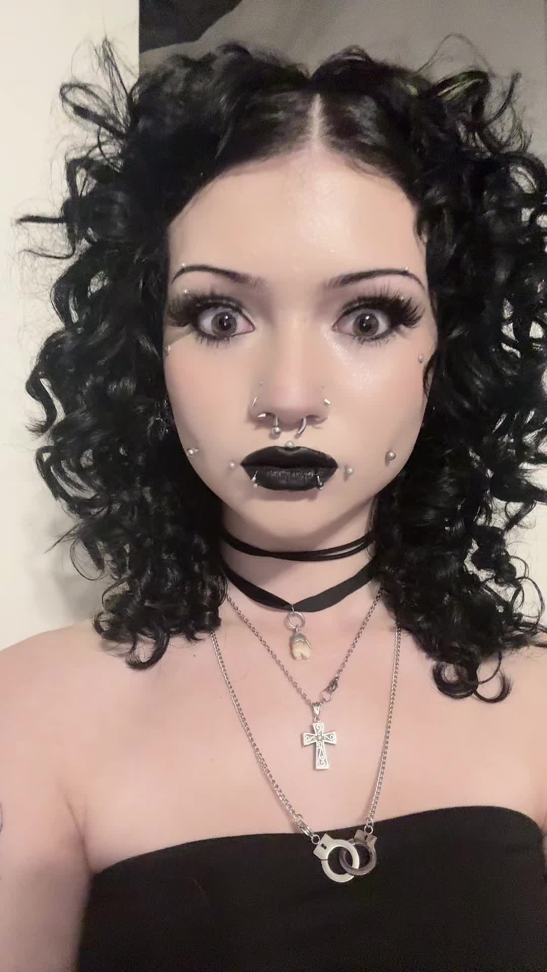 @miss.porcelain_