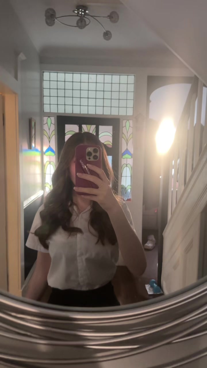 @𝐋𝐈𝐕 😝