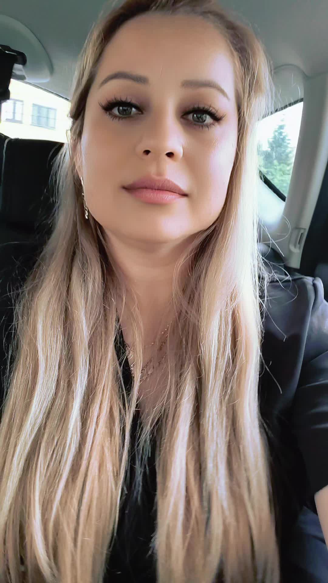 @Elena Varga