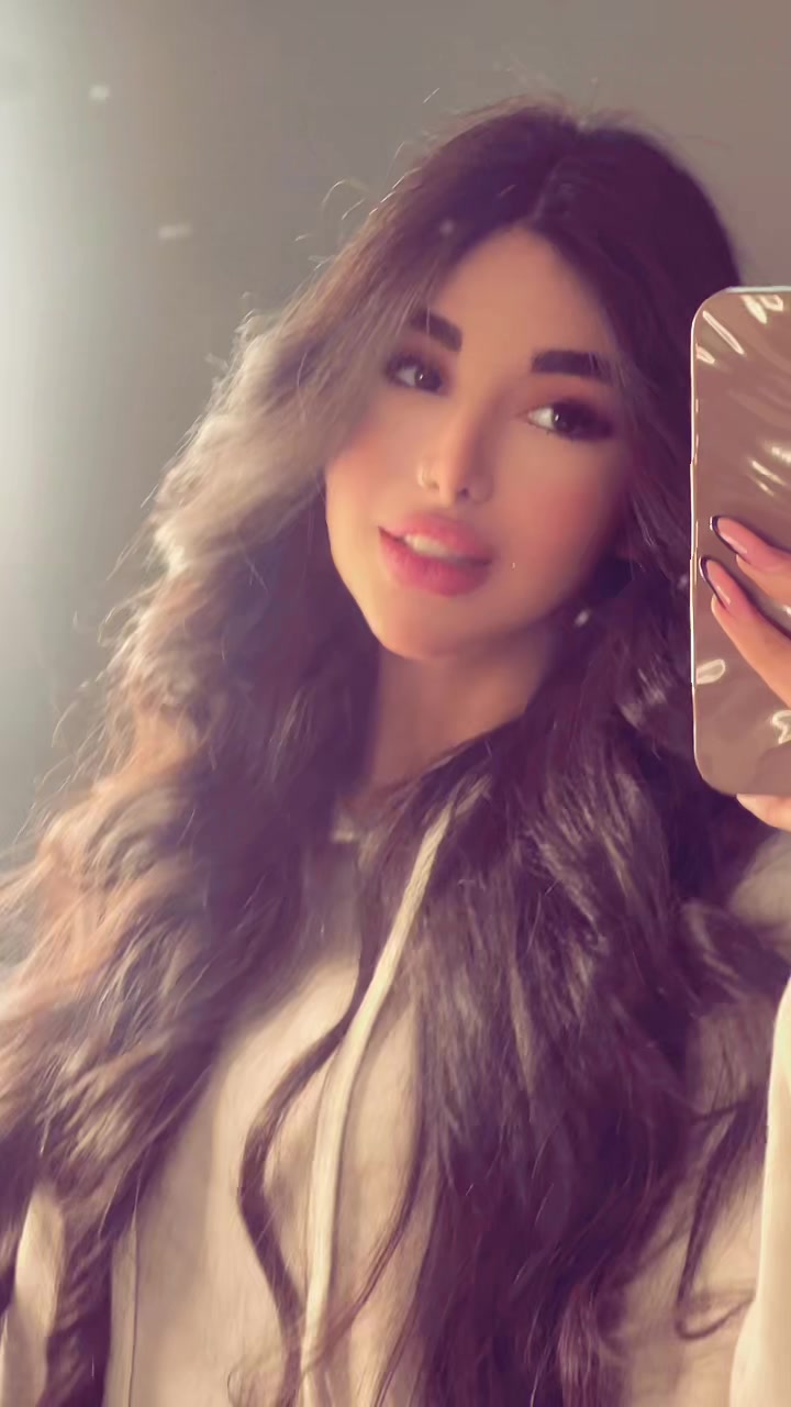 @donyaafsharr
