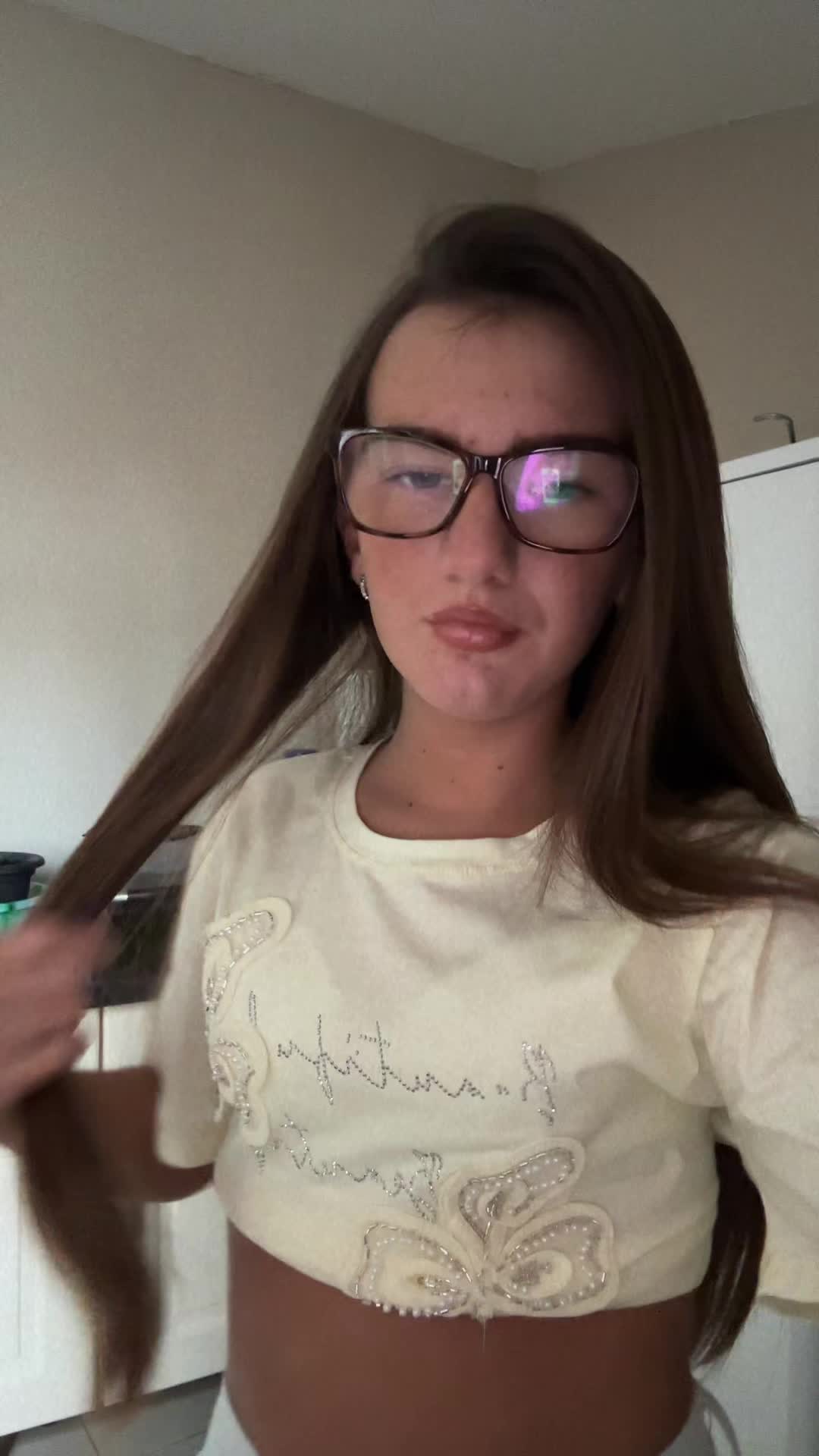 @👩🏽🫶🏼