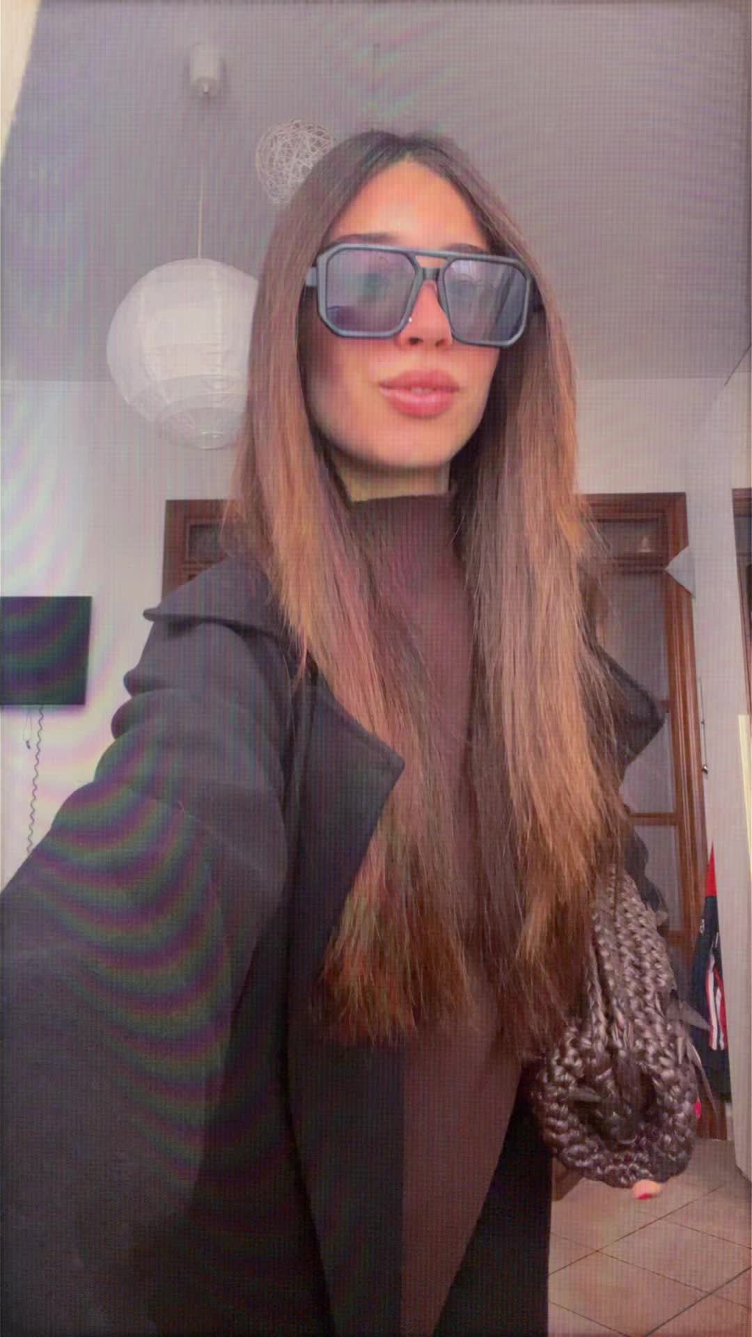 @Frizzii_