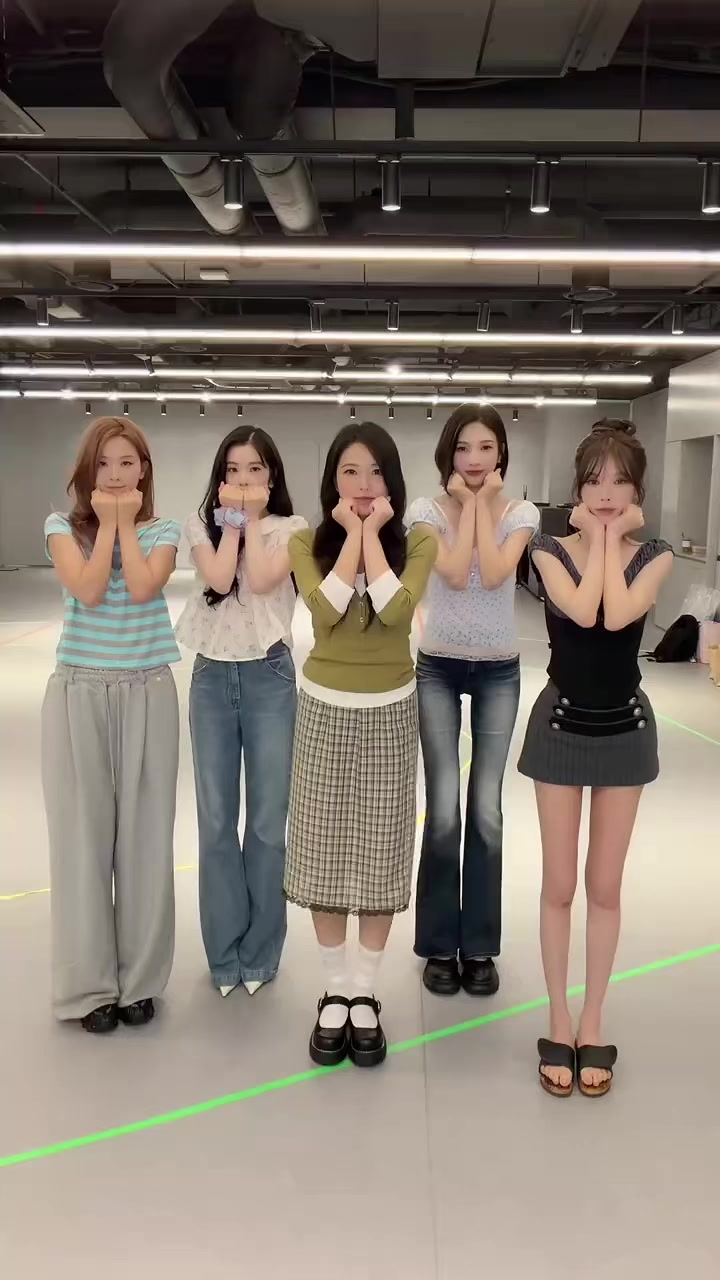 @Memes K-POP - កម្ពុជា🍀