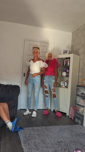 @Cheeky twins