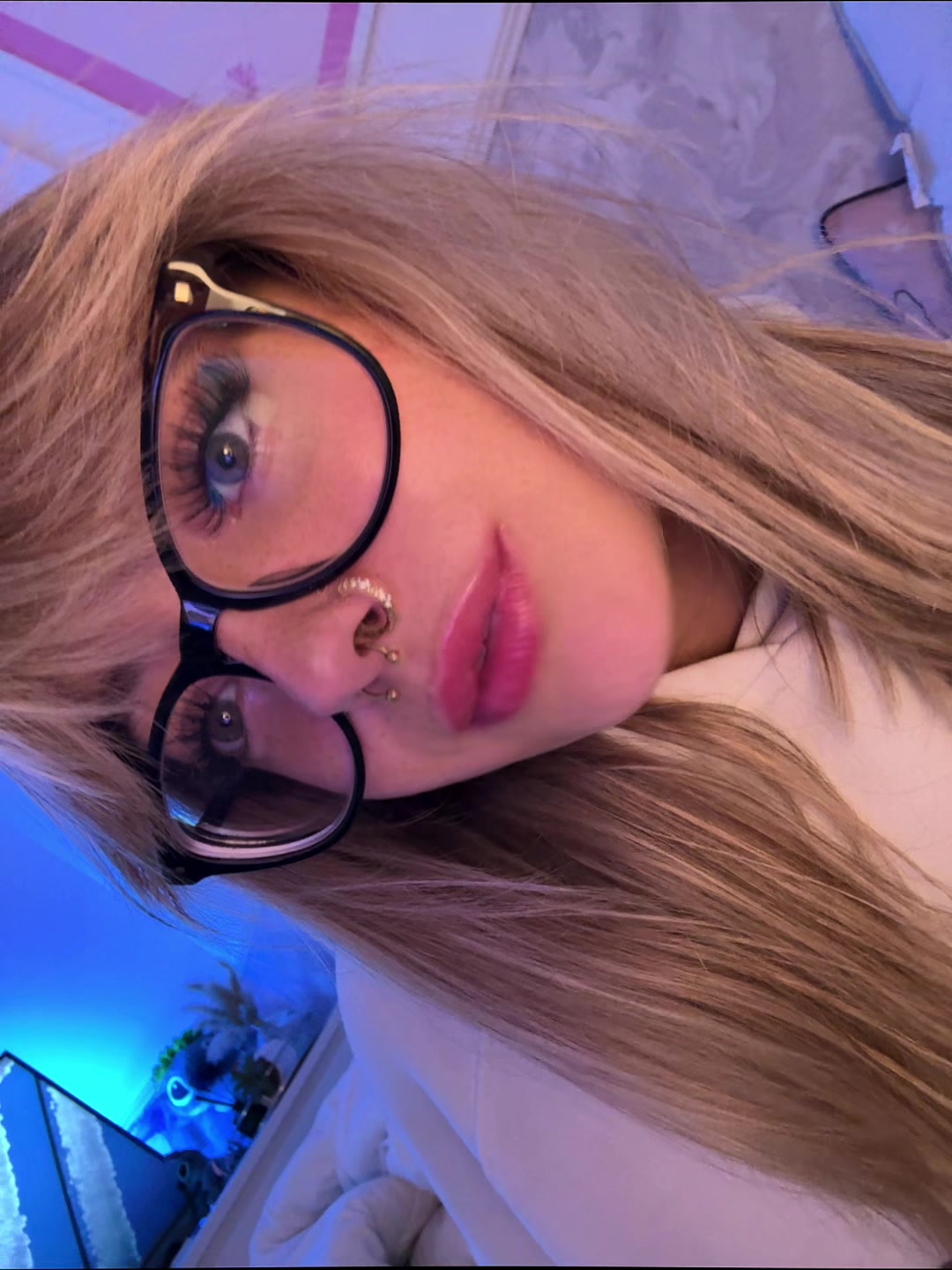 @btchesbrokenblondie 🩵