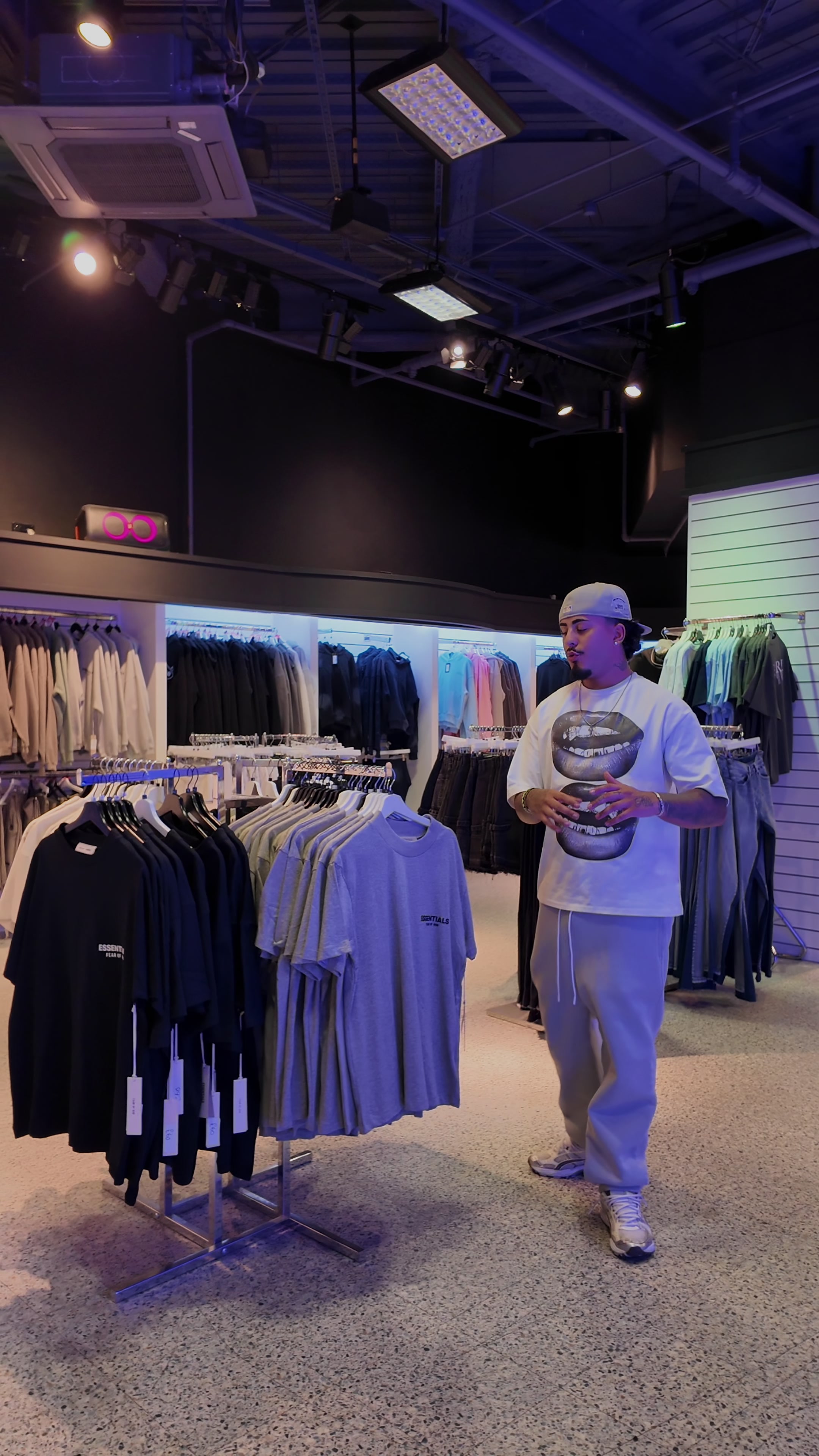 @Sneaker Station
