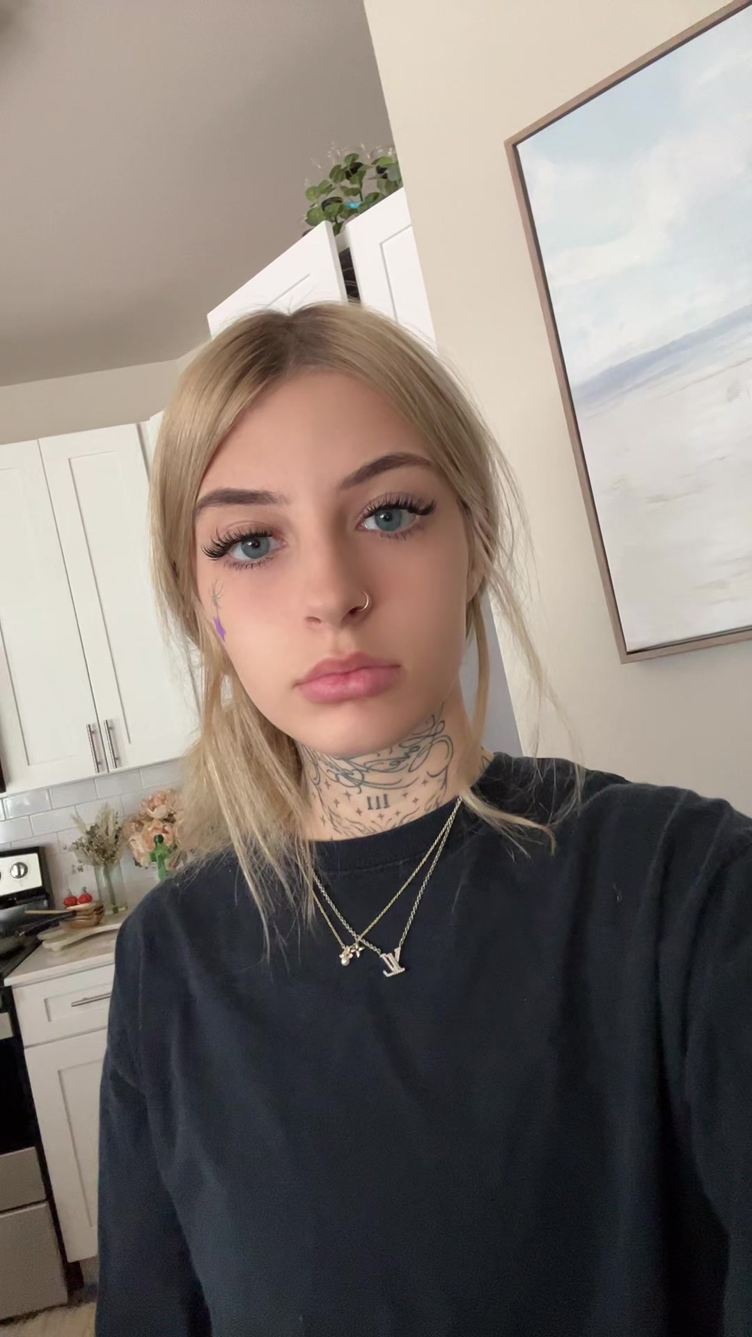 Lilyrrrose (@remmy2skreet) - Urlebird