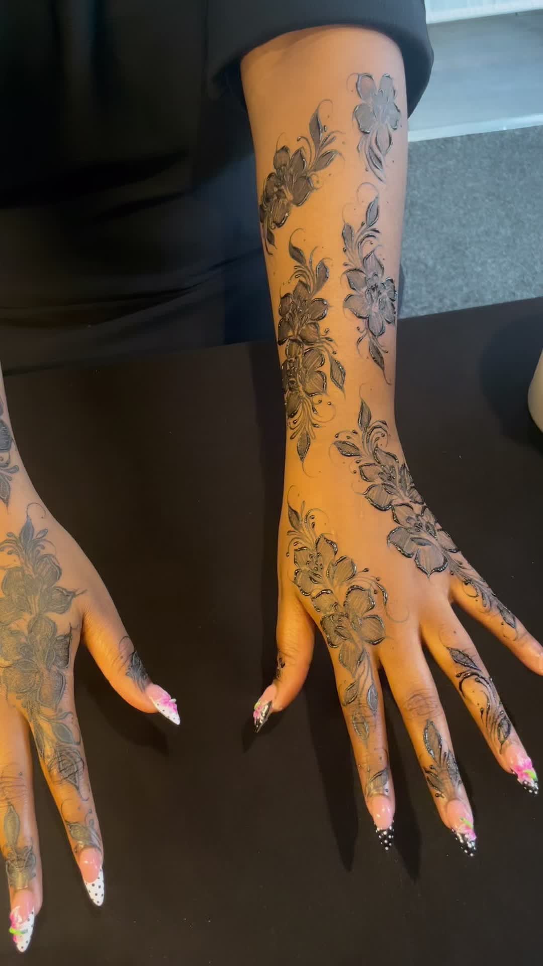 @aylaxhenna