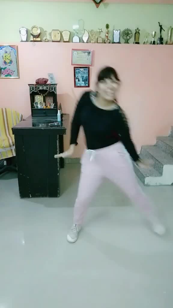 @DELHI QUEEN DANCE