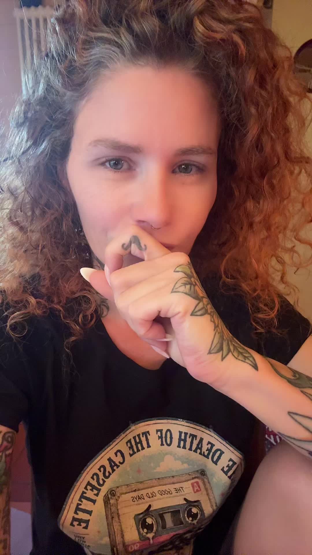 @Curlyhairwithtattoos