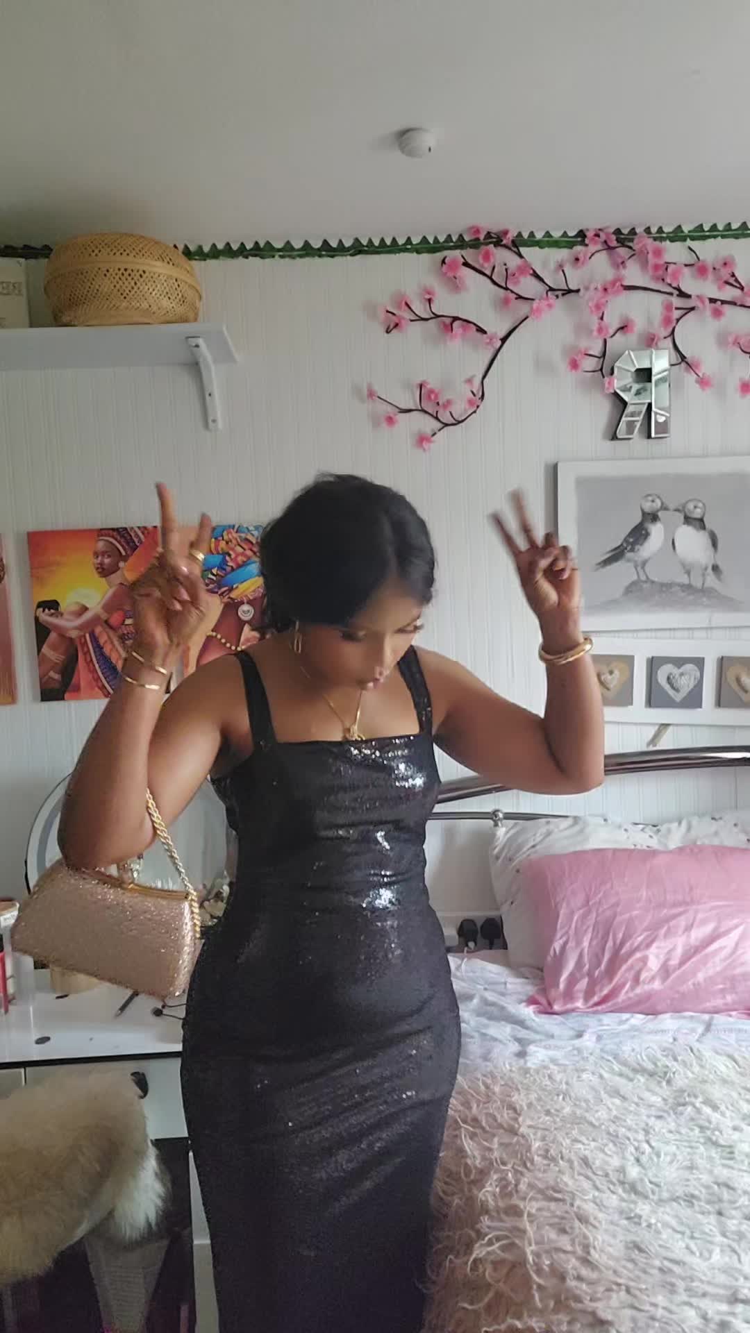 @Dimples 🇳🇬 🇬🇧