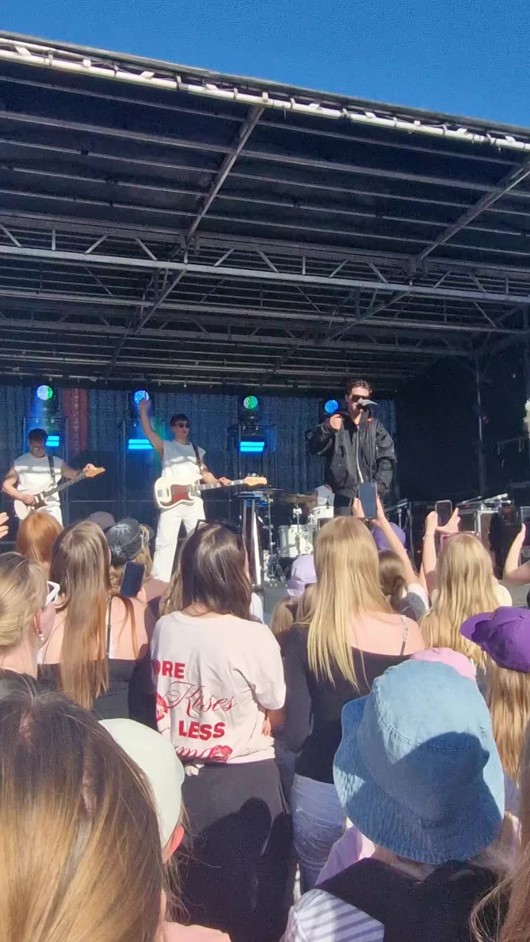 @MustaSyd&auml;n