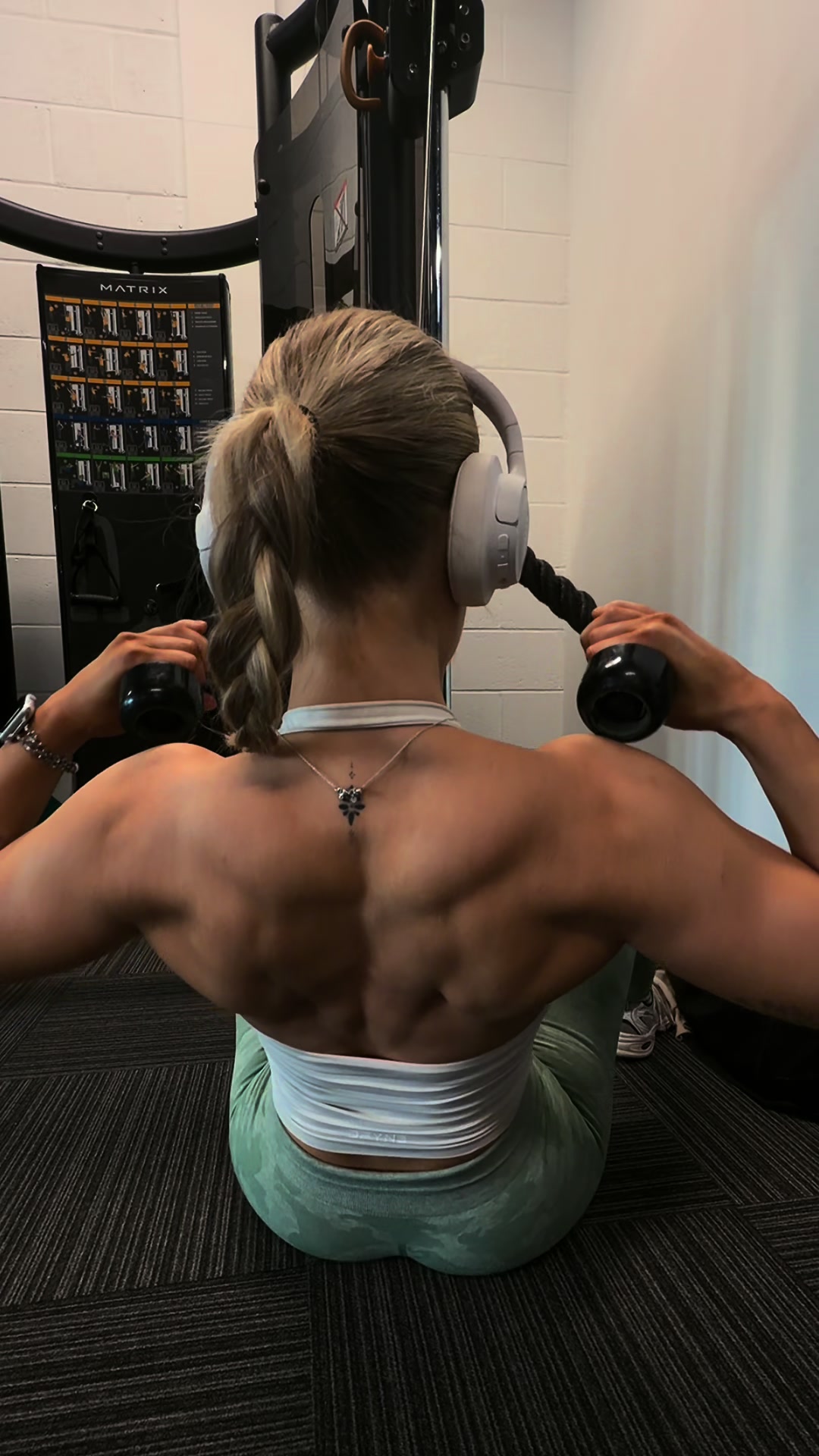 @elliearundell_